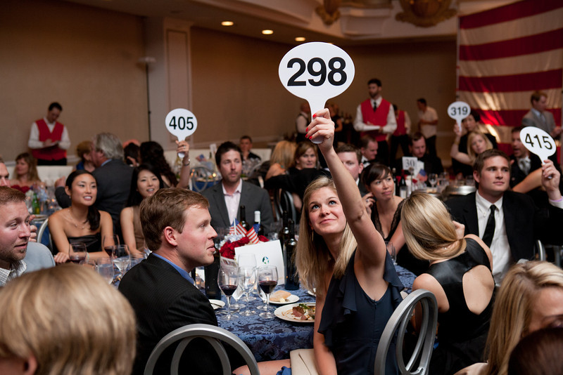 596GuardsmenWineAuction2012-L